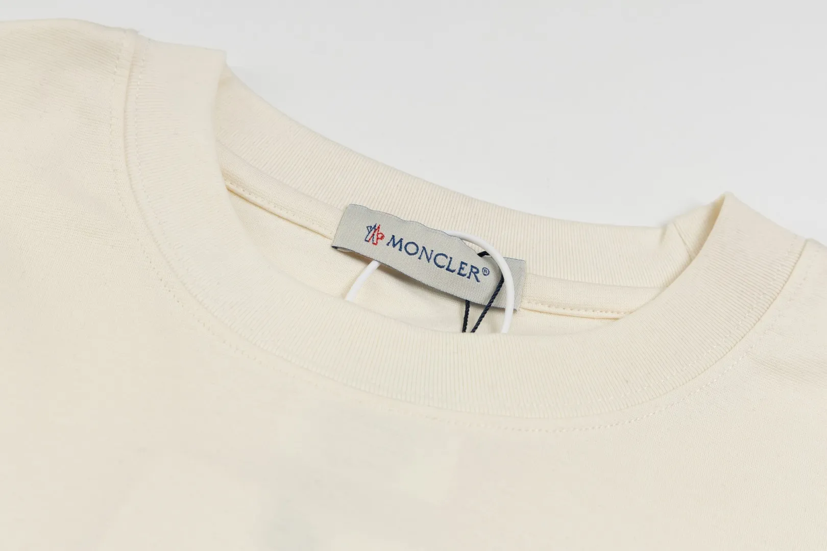 【 MONCLER】 2024 New Arrival Premium LOGO ， Premium ， 230 ， ， ， ！ Same Style ❗️ Same Style， In Stock！ Size：S M L XL XXL ：Black White